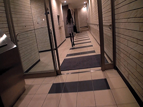 働くオンナは性的対象物 美人OL猥褻中出し映像4時間 サンプル動画サムネイル